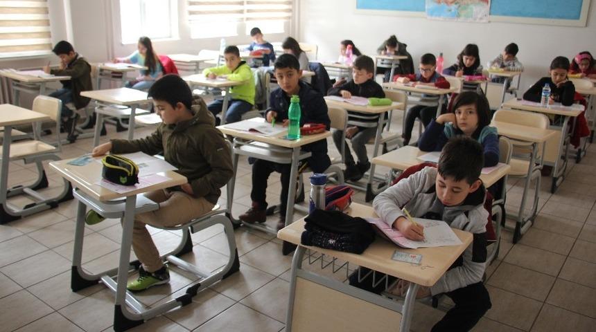 Cumhuriyet &Uuml;niversitesi Vakfı Okulları &ldquo;Bursluluk ve Okula Kabul Sınavı&rdquo; yapıldı