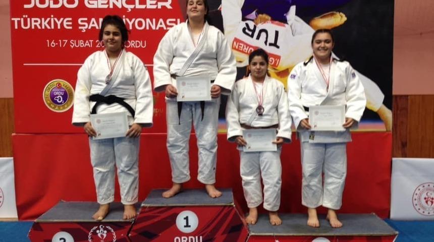 Salihlili judocu T&uuml;rkiye şampiyonu oldu