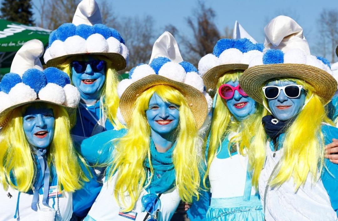 D&uuml;nyanın en b&uuml;y&uuml;k Şirinler buluşması rekor kırdı 