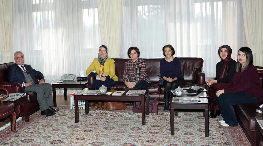 Eğitim-Bir-Sen Kadın Kollarından Rekt&ouml;r &Ccedil;omaklı&rsquo;ya ziyaret