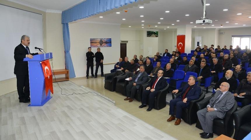 Vali İbrahim Akın: "İnsanlığın g&ouml;stermesi gereken hassasiyetleri din g&ouml;revlileri taşır"