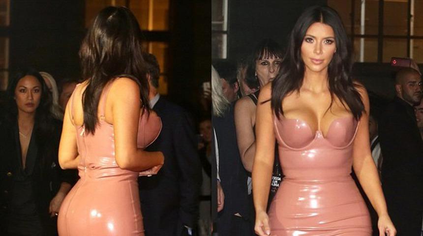 Kim Kardashian'ın da tercih ettiği lateks kıyafet &ccedil;&ouml;p torbasına benzetildi! 