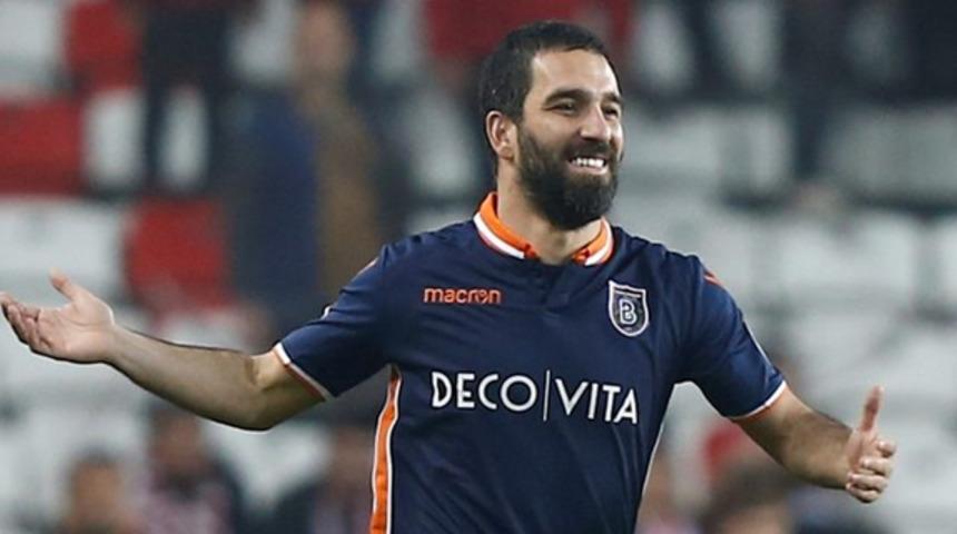 Antalyaspor-Başakşehir ma&ccedil;ında  Arda Turan'dan &ouml;rnek hareket! 