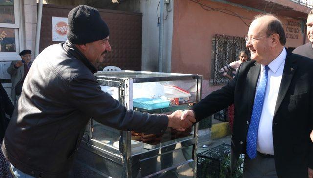 Başkan &Ouml;zakcan&rsquo;dan se&ccedil;im ekibine tatlı dopingi 2