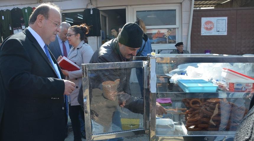 Başkan &Ouml;zakcan&rsquo;dan se&ccedil;im ekibine tatlı dopingi