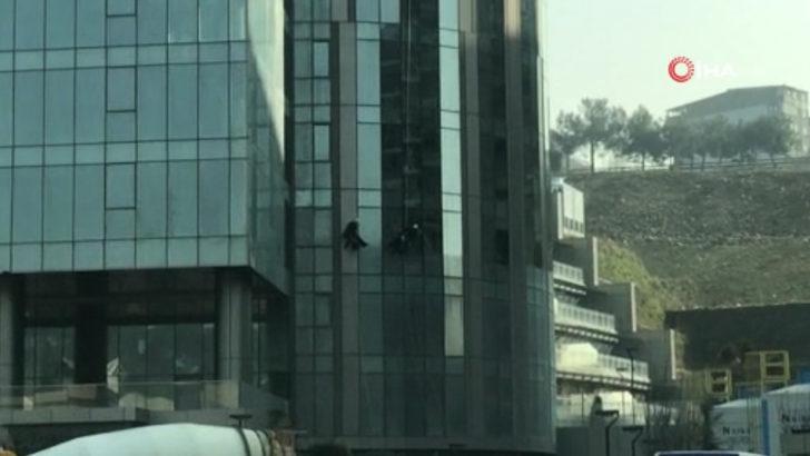 Komandodan farksız! Bir iple çatıdan sarktılar ve... G5