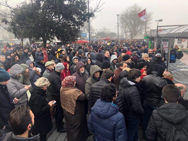 (Ek bilgi ve fotoğraflarla) - İstanbul'da sis etkili oldu, vapur seferleri iptal (3)