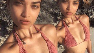 Shanina Shaik tarzıyla dikkat çekti