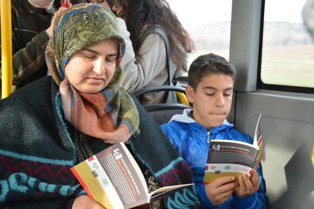 Tokat’ta bir otobüs kitap okundu