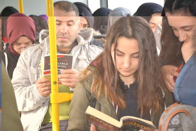 Tokat’ta bir otobüs kitap okundu