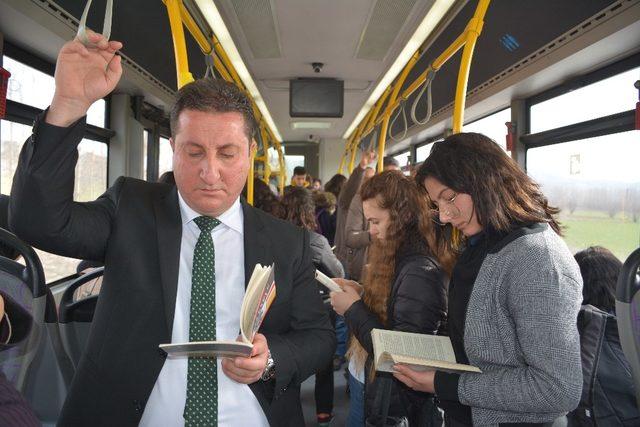 Tokat’ta bir otobüs kitap okundu