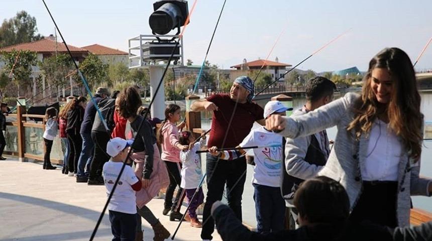 &Ccedil;ocuklar EXPO&rsquo;da balık tutmanın keyfini yaşadı