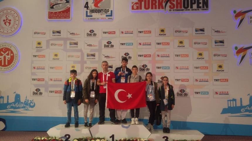 Bayraklı’dan milli takıma