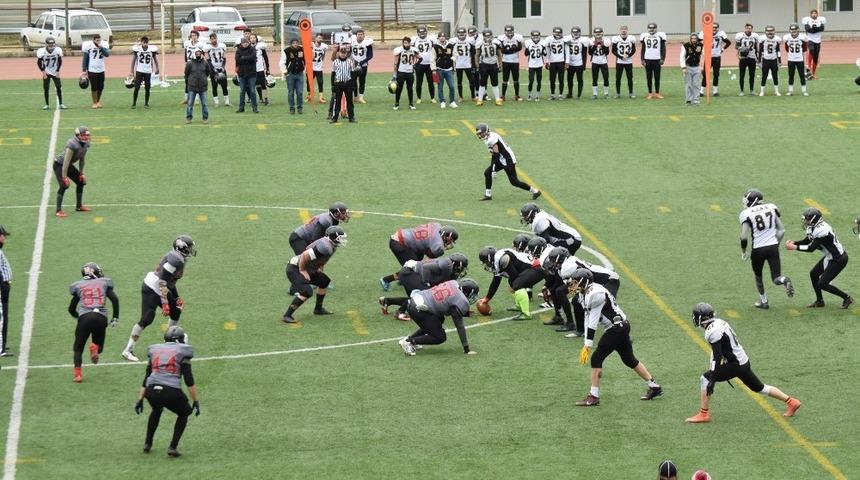 Panthers zirvedeki yerini korudu