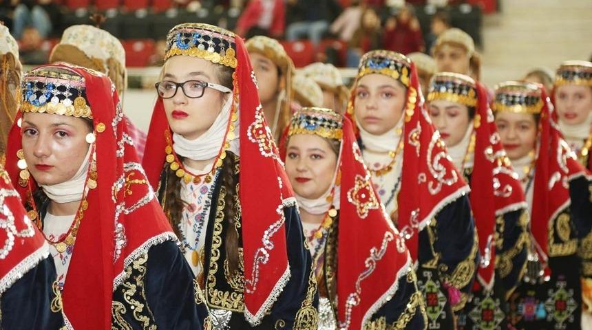 Başkan Cahan&rsquo;a T&uuml;rkiye Halk Oyunları Federasyonu&rsquo;ndan teşekk&uuml;r plaketi