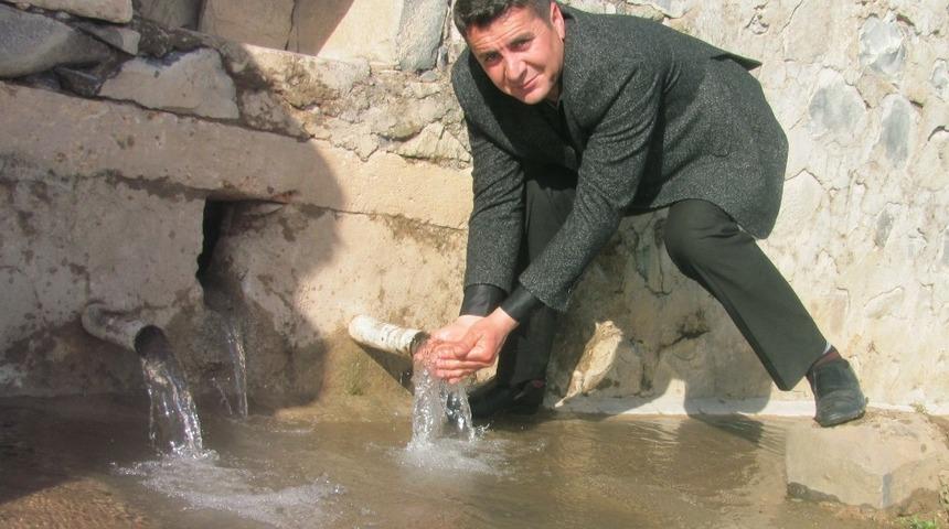 Araban&rsquo;daki tarihi &ccedil;eşmeden yıllar sonra su akmaya başladı