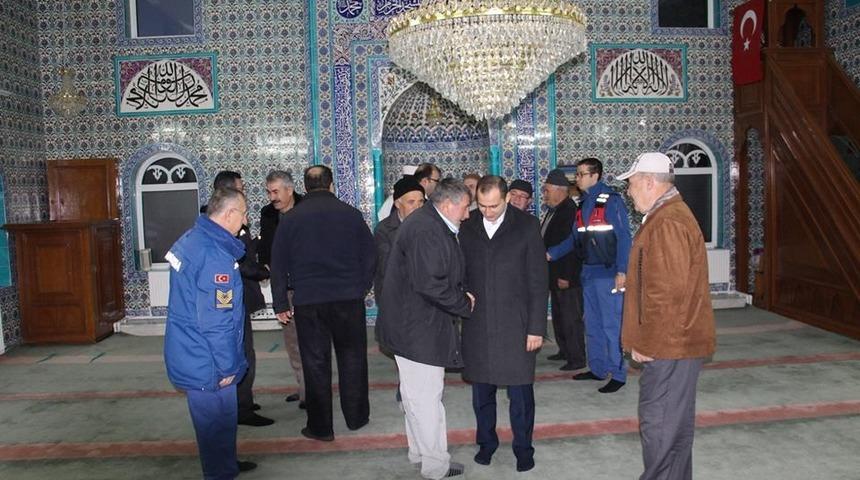 Protokol üyeleri sabah namazında buluşup köylülerle çorba içtiler