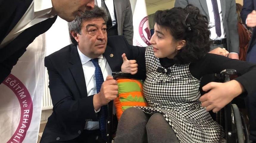 İyi Parti Milletvekili ve Millet İttifakı Kayseri B&uuml;y&uuml;kşehir Belediye Başkan Adayı Dursun Ataş, "Kayseri&rsquo;nin t&uuml;m mahallelerine eşit hizmet g&ouml;t&uuml;receğiz"