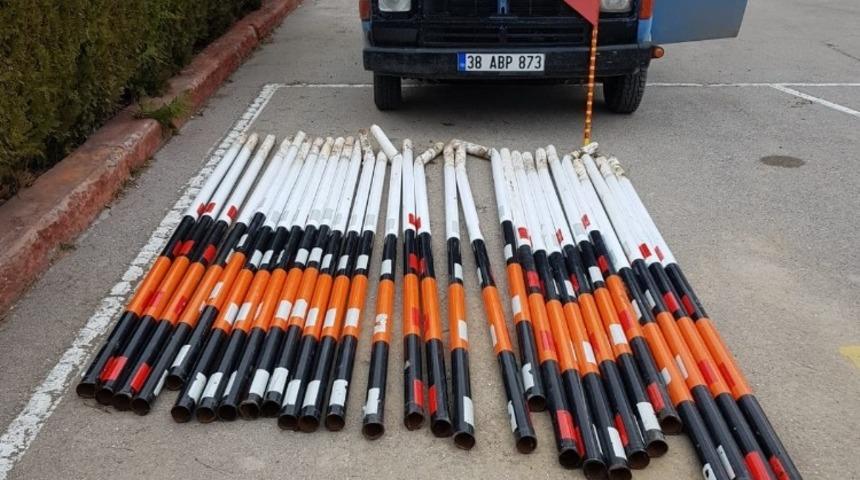 Kar direği ve r&ouml;gar kapağı hırsızları yakalandı