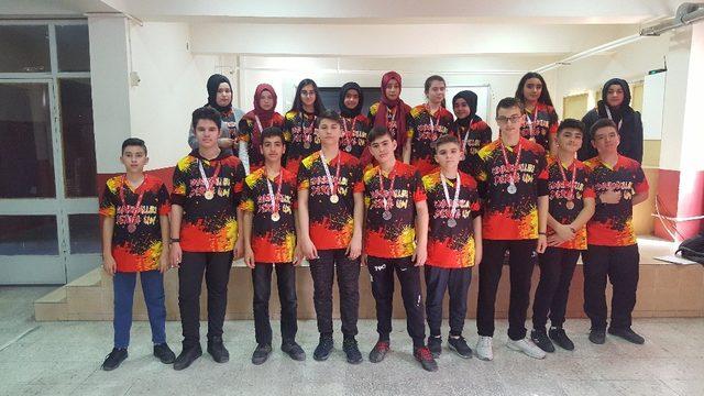 Akhisar’da öğrencilerin bilek güreşi heyecanı 2