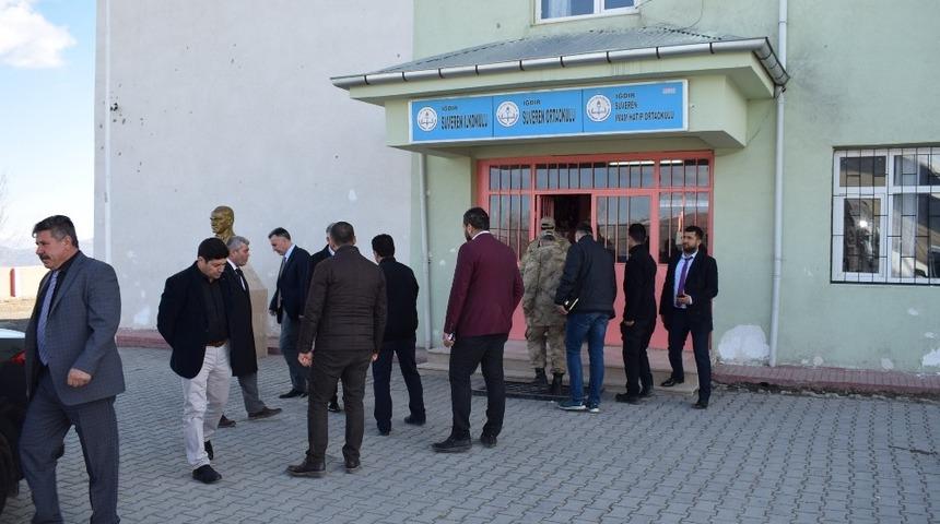 Okul m&uuml;d&uuml;r&uuml;ne pompalı t&uuml;fekle saldırı