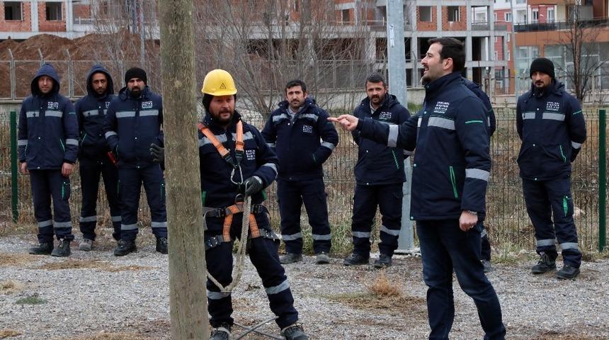 ÇEDAŞ çalışanları, sahaya eğitim parkurunda hazırlanıyor
