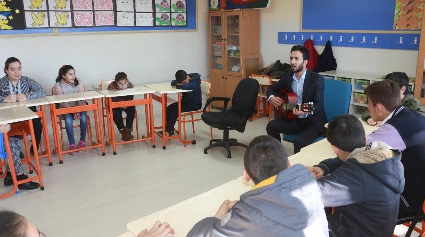 Engelli &ouml;ğrenciler hem &ouml;ğreniyor hem de eğleniyor