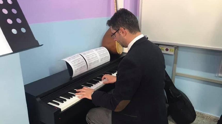 Koyulhisar&rsquo;da m&uuml;zik at&ouml;lyesi sınıfı a&ccedil;ıldı