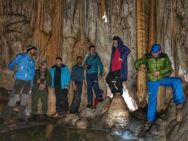Hakkari'de dağcıların keşfettiği 'damla taş' mağarası