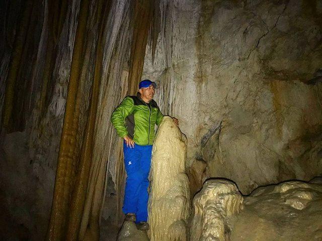 Hakkari'de dağcıların keşfettiği 'damla taş' mağarası