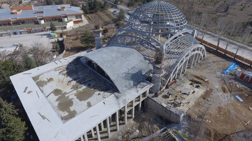 &Uuml;niversite Cami inşaatı devam ediyor