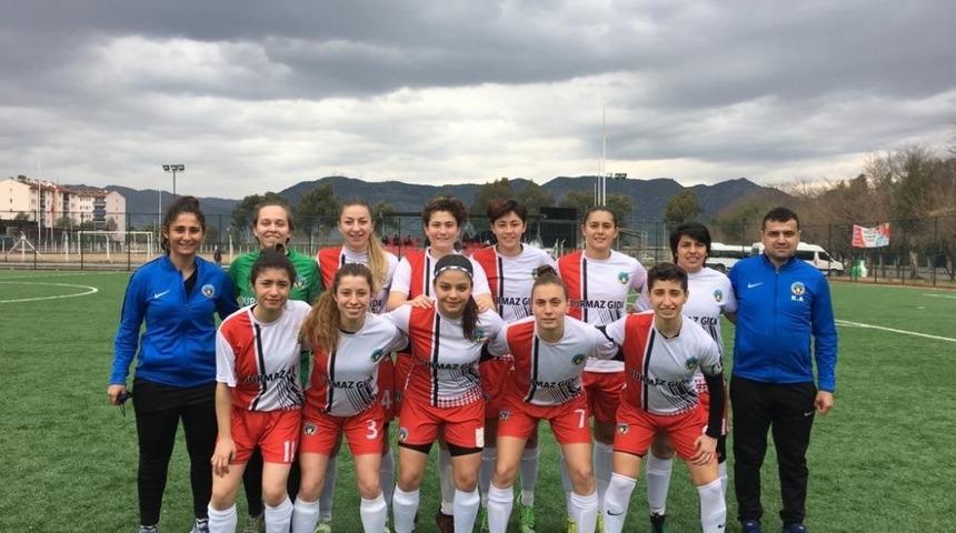 Turgutlu Belediyespor&rsquo;un kadınları rekora koşuyor