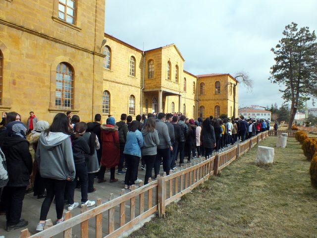 &Ccedil;anakkale Savaşı nda &ouml;ğretmen ve &ouml;ğrencileri şehit olan okul  şeref madalyası  istiyor 2