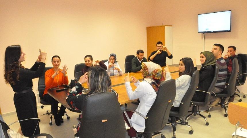 Hastane personeline &rsquo;İşaret dili&rsquo; eğitimi veriliyor