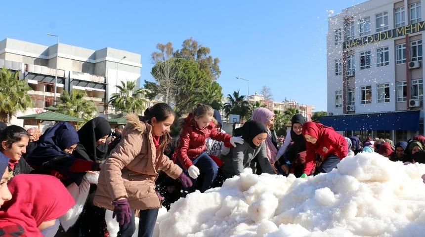 &Ouml;ğrencilere kar s&uuml;rprizi