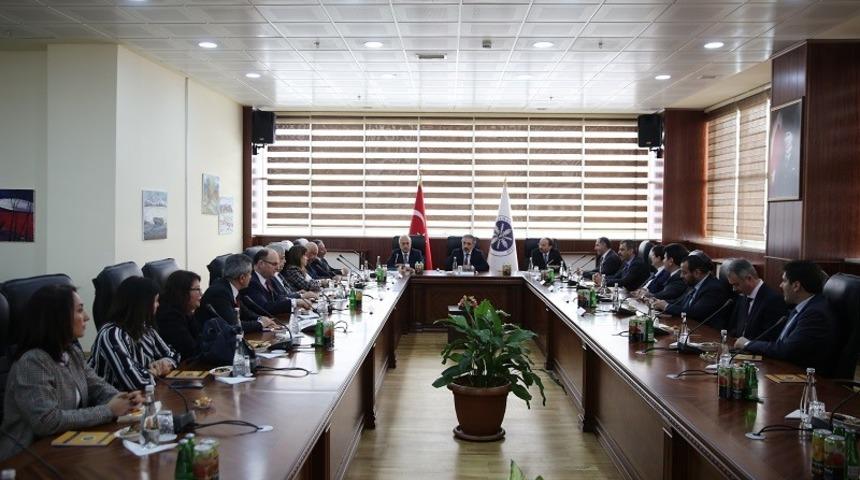 ET&Uuml; Rekt&ouml;r&uuml; Prof.Dr. &Ccedil;akmak, &ldquo;Yeni Nesil &Uuml;niversiteler&rdquo; değerlendirme toplantısına katıldı