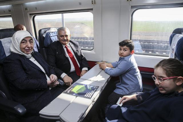 (Ek bilgi ve fotoğraflarla) - Binali Yıldırım hızlı tren ile geldiği İstanbul'da açıklama yaptı 