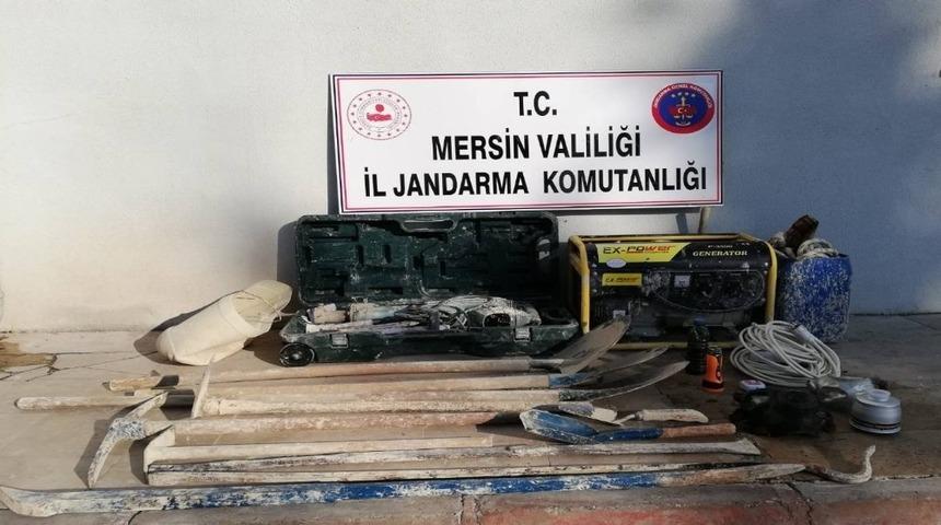 Silifke’de izinsiz kazı yapan 5 kişi suçüstü yakalandı