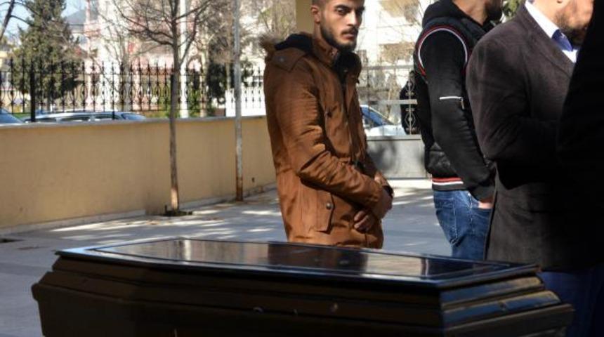 Yanarak &ouml;len Cemal bebek toprağa verildi