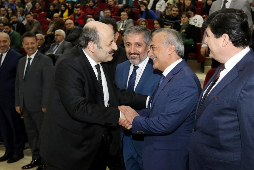 Rekt&ouml;r &Ccedil;omaklı, &ldquo;Y&uuml;ksek&ouml;ğretimde Dijital D&ouml;n&uuml;ş&uuml;m&rdquo; tanıtım toplantısına katıldı