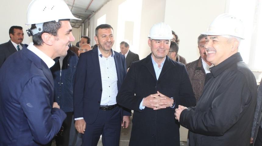 Savaş ve Akın &ccedil;ağrı merkezi binasında incelemeler yaptı