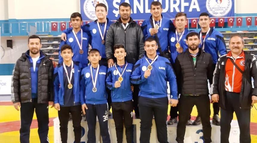 Osmaniye g&uuml;reş&ccedil;iler dereceyle d&ouml;nd&uuml;