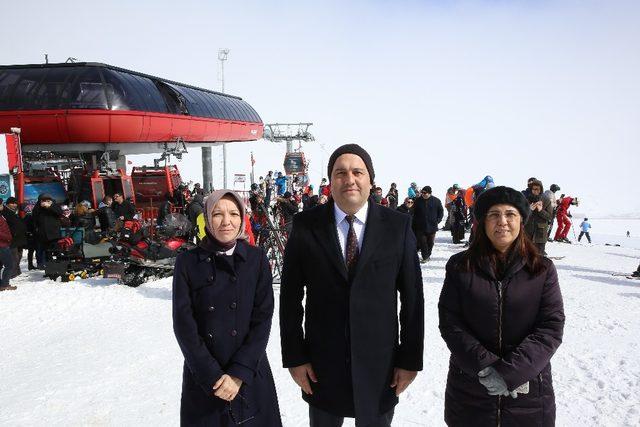 Toplum Ruh Sağlığı Merkezinde Tedavi Gören Hastalar Erciyes’te Doyasıya Eğlendi