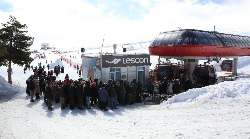 Toplum Ruh Sağlığı Merkezinde Tedavi G&ouml;ren Hastalar Erciyes&rsquo;te Doyasıya Eğlendi