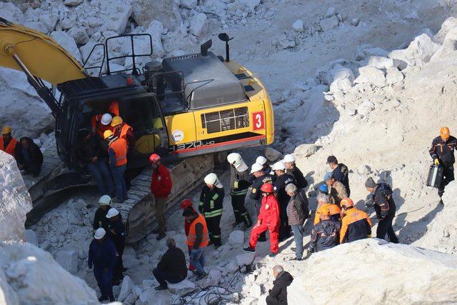 Milas'taki maden faciasında, işçilerin cesetleri enkazdan çıkarıldı (6)