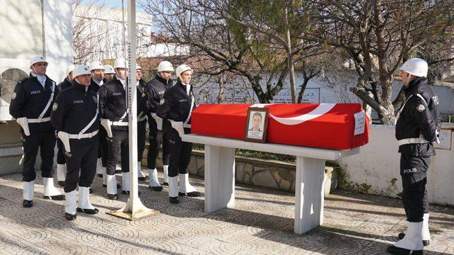 Kalp krizinden ölen polis memuru gözyaşlarıyla toprağa verildi