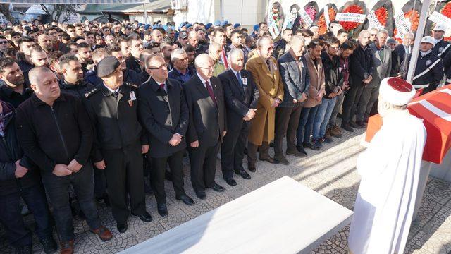 Kalp krizinden ölen polis memuru gözyaşlarıyla toprağa verildi