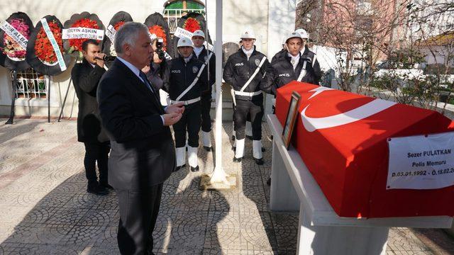 Kalp krizinden ölen polis memuru gözyaşlarıyla toprağa verildi