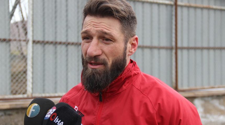 Hocası Erhan Altın'la tartışan Serdar Özbayraktar, Elazığspor kampını terk etti!