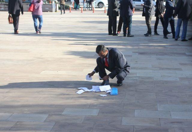 Belediye başkan adayı adaylık parasını yatıramayınca gözyaşlarına boğuldu